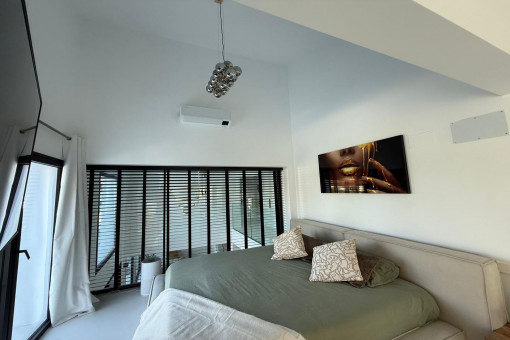 One of the 5 double bedrooms