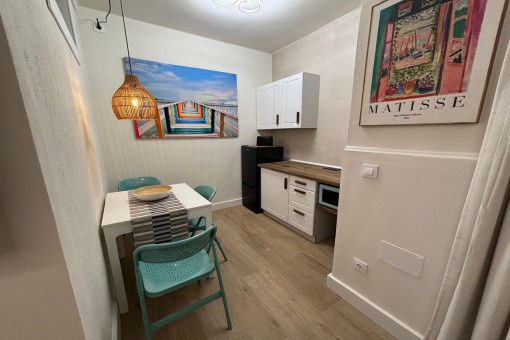 Separate second kitchen – ideal for a cozy coffee setup or extra prep space