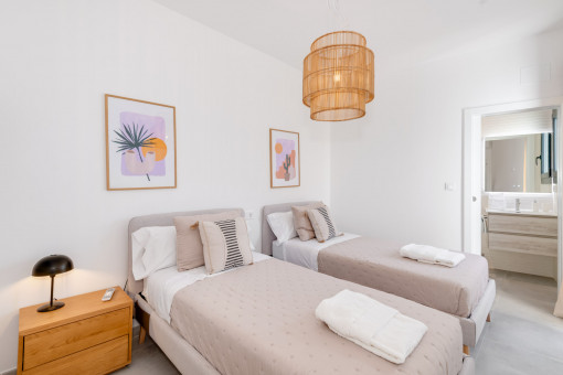 Second bedroom with bathroom en Suite and access to a shared terrace