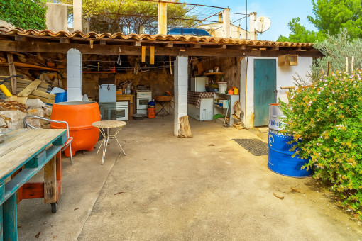 Covered terrace at the property boundary