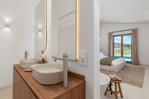 Bathroom master bedroom