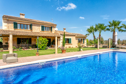 Stylish natural stone finca with spacious pool and Mediterranean garden in Manacor