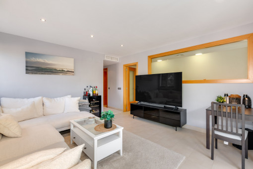 Spacious living room