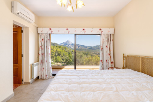 Bedroom with terrace and panoramic view