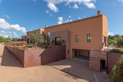 Access to the garage 