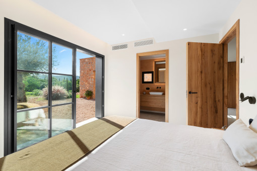 tLower-level bedrooms with garden access