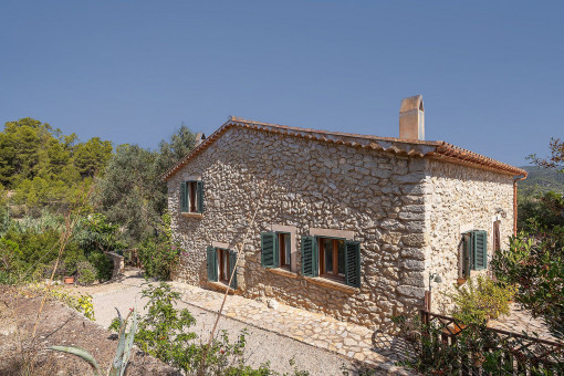 Natural stone façade