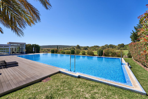 Generous communal area