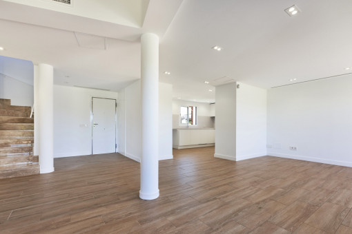 Spacious living/dining area