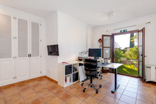 Office/bedroom with direct access to the garden