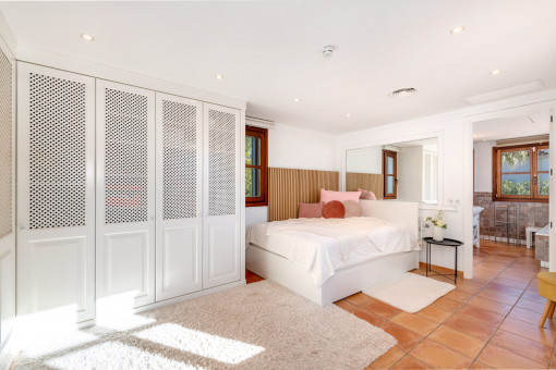 One of the 6 bedrooms