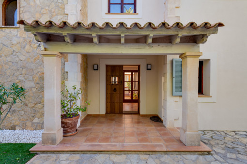 Mediterranean family retreat – country-style villa with a beautiful garden in Nova Santa Ponsa
