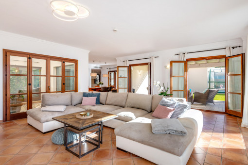 Cozy living and dining area