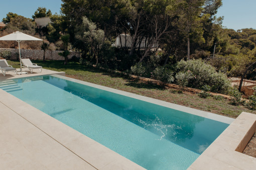 Pool with sun terrace