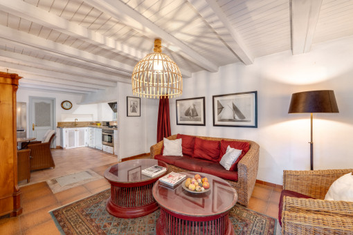 Cozy living area with a warm atmosphere, connection between kitchen and dining area