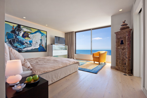 Bedroom with en-suite bathroom and impressive sea views