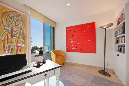Separate office with access to the sea-view terrace