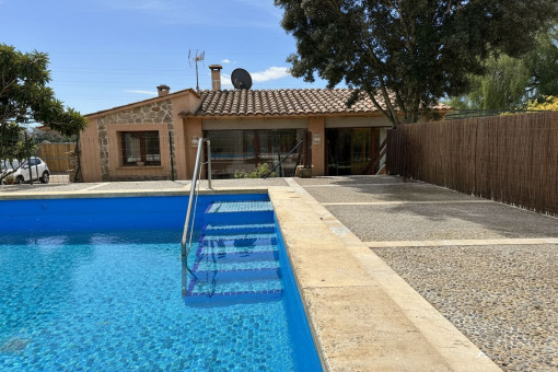 House with swimming pool