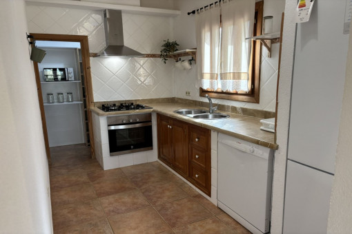 Fully equipped kitchen and pantry