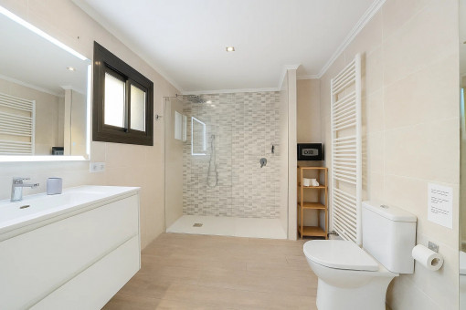 Bathroom of the first double bedroom