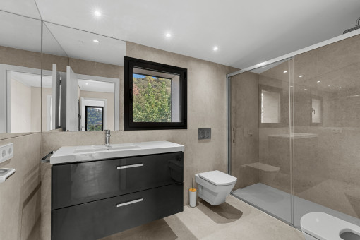 One of the 5 bathrooms