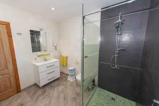 Spacious bathroom with shower