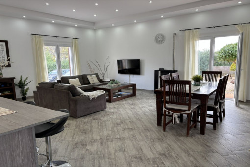 Spacious living and dining area with access to the terrace