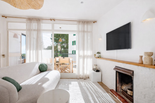 Living area with access to the covered terrace