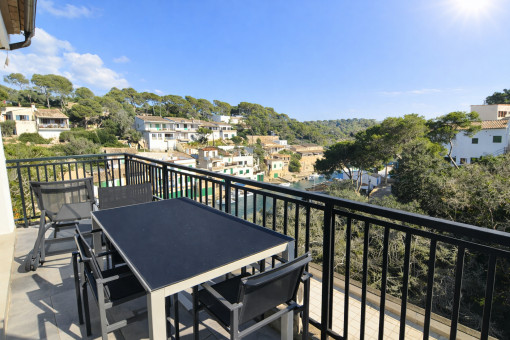 Quietly Located House with Harbor Views in Cala Figuera