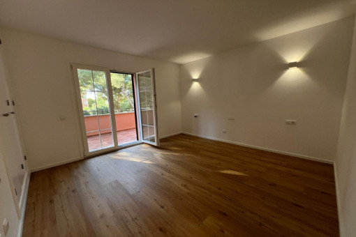 Bright room with access to the terrace