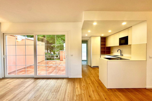 Open kitchen - Living area with direct access to the terrace