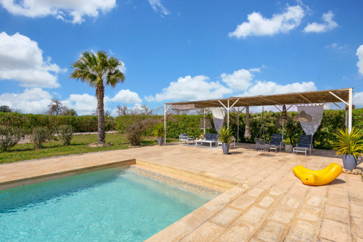 Pool with stair entrance