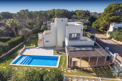 Pool terrace with access to the dining room / kitchen