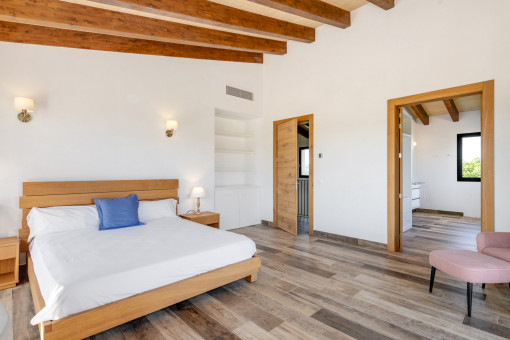 ...and en suite bathroom