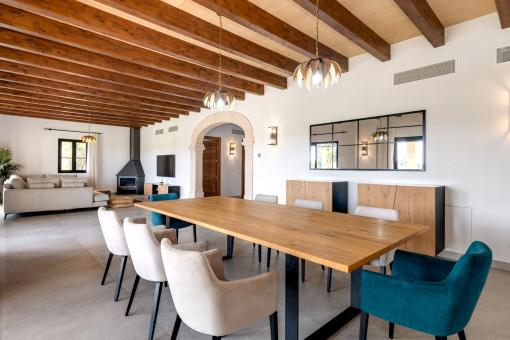 Spacious living and dining area