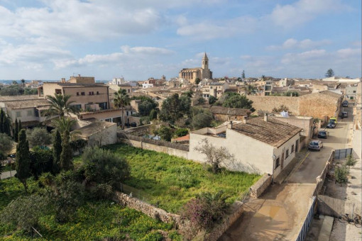 Aerial view of the plot located in the town center of Santanyí