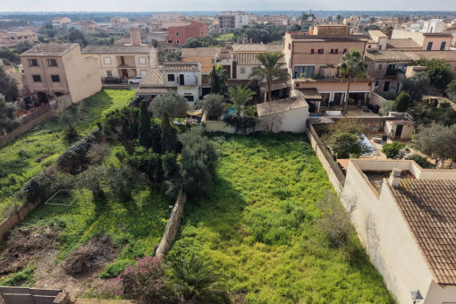 Surroundings with traditional architecture and short walking distances