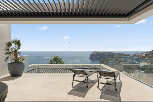 Covered sea view terrace