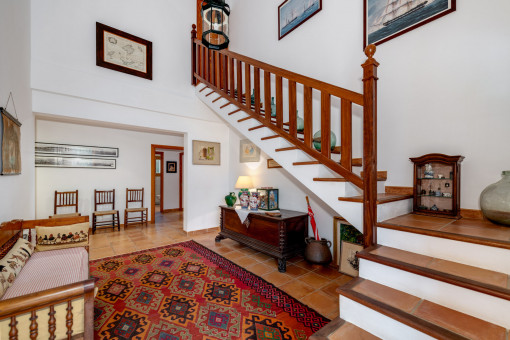 Light-flooded entrance area