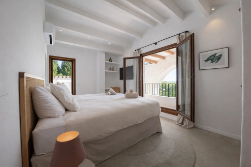 Bedroom with balcony 