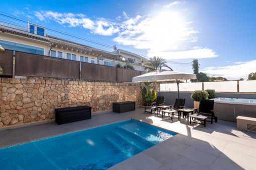 Pool and jacuzzi area