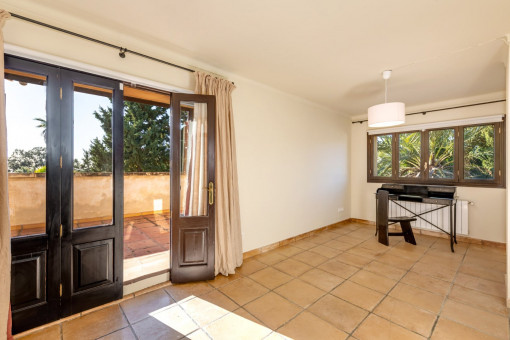 Bright room ont he first floor