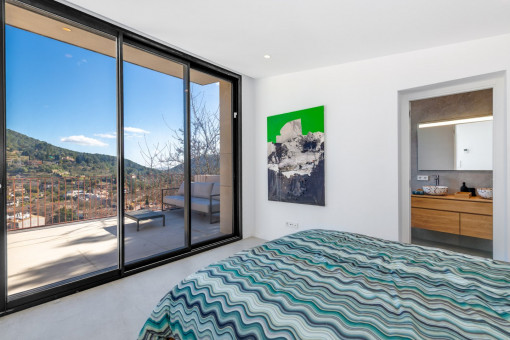 Schlafzimmer mit Balkonzugang