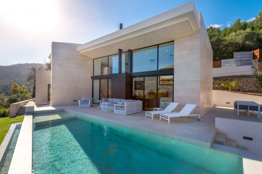 Terrasse mit Infinity-Pool