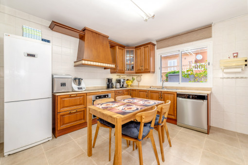 Bright countrystyle kitchen