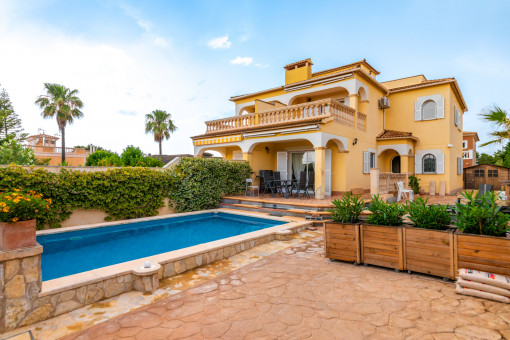 Beautiful demi-detached house with pool in Bahia Azul