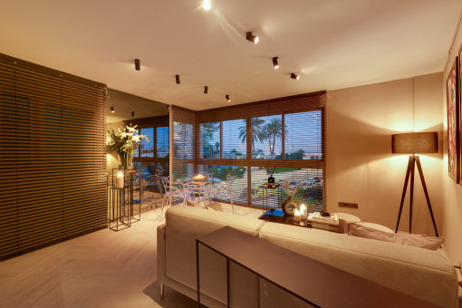 Dim-to-warm lighting concept