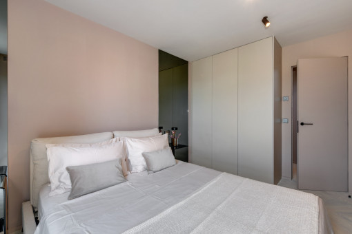 Built-in wardrobes in the bedroom
