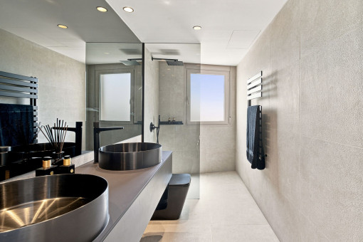 Bathroom with design elements 