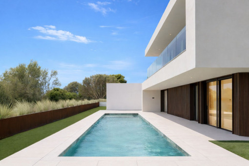 Elongated outdoor pool and garden